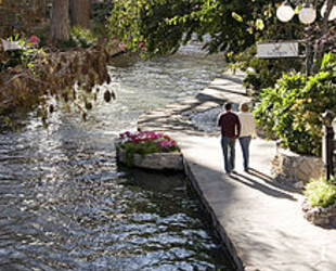 STROLL ALONG THE RIVER WALK